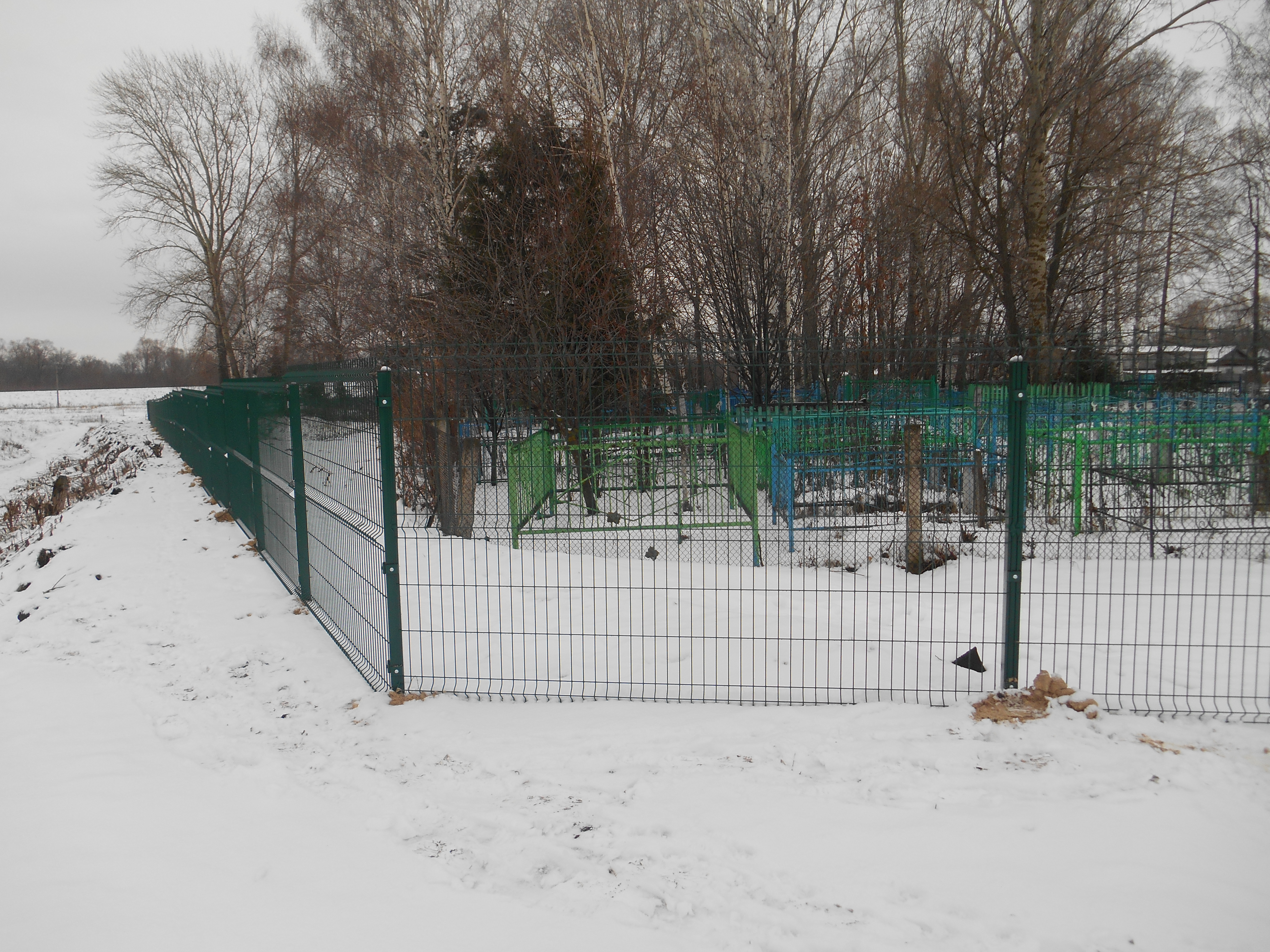 02.12.2015г. В Малобуинковском сельском послении ведется работа по  благоустройству кладбища на средства самооблажения.