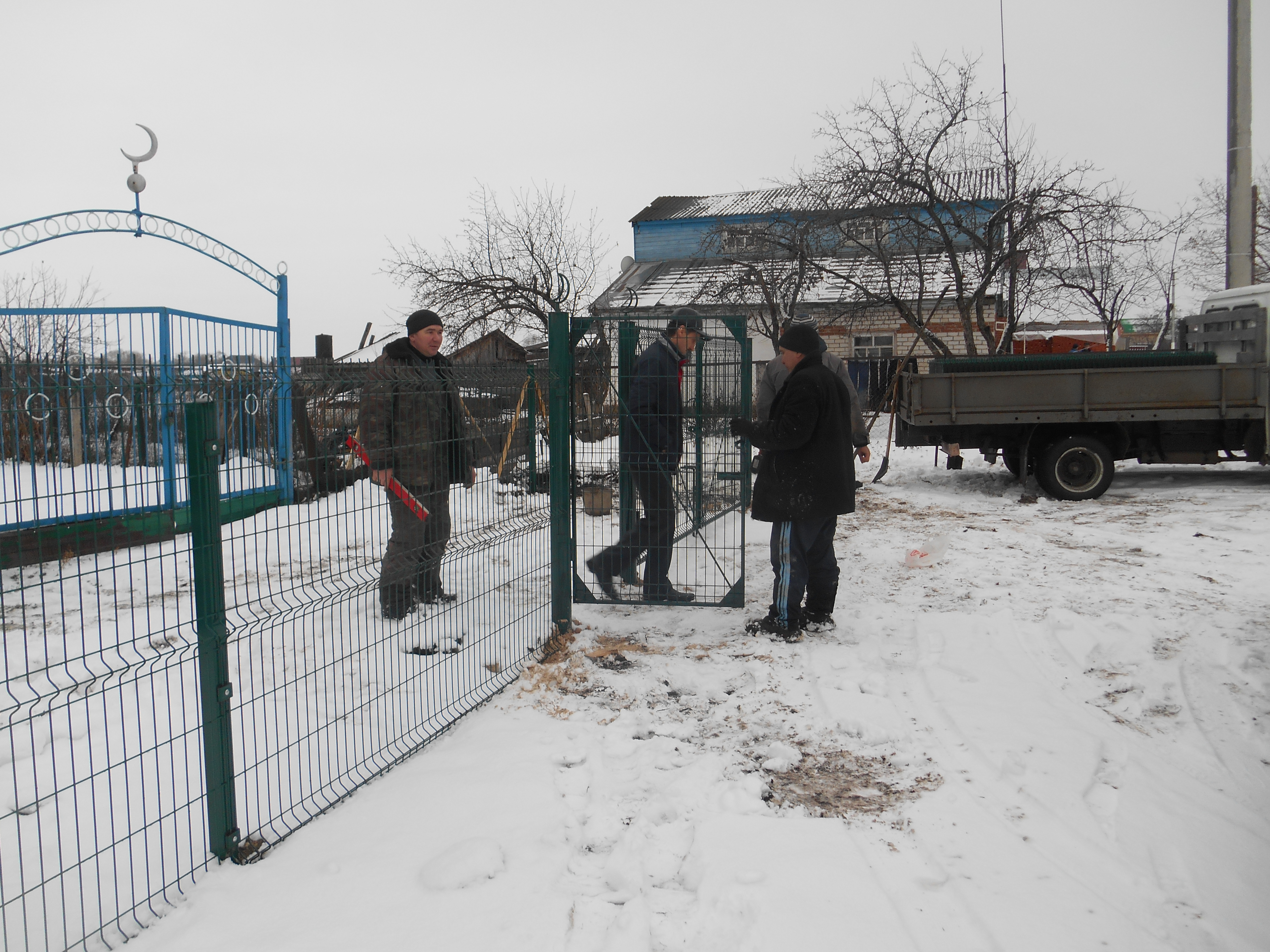 02.12.2015г. В Малобуинковском сельском послении ведется работа по  благоустройству кладбища на средства самооблажения.