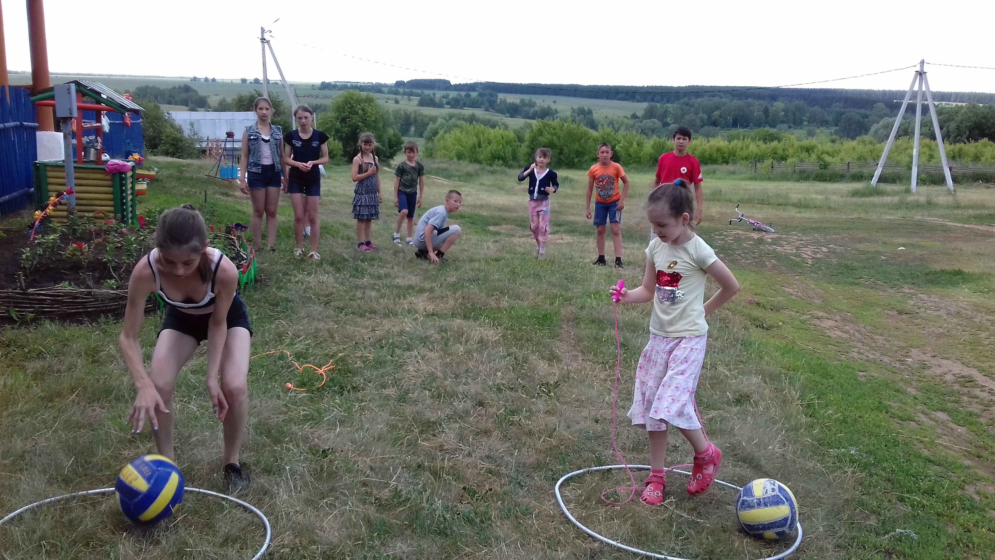 20.06.2019 Провели спортивную агитбригаду для детей школьного лагеря. Для  участников подготовили различные эстафеты, забавные игры и конкурсы.