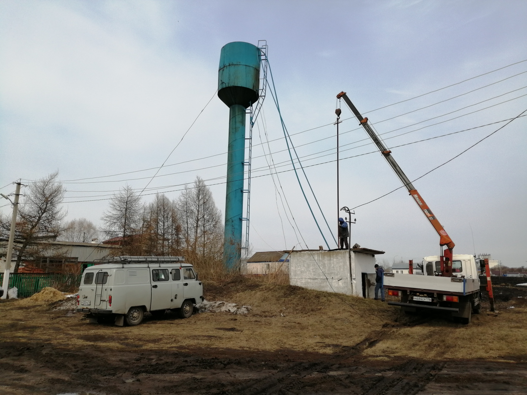 Д малай. Насос для водонапорной башни. Авария на водонапорной башне. Киятское МПП ЖКХ. Буинск водонапорная башня.