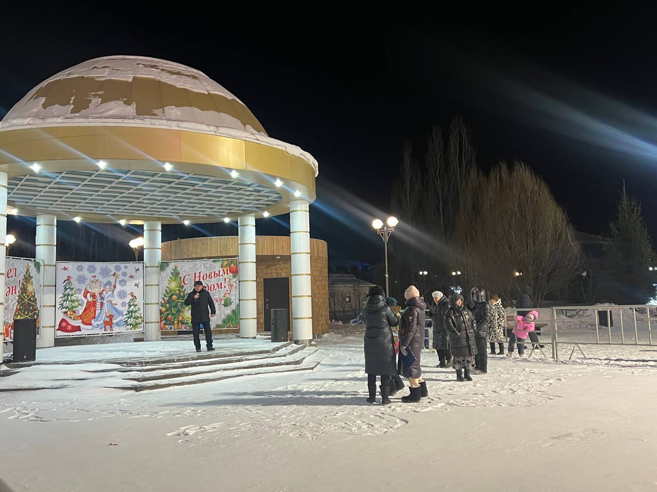 В Центральном парке дали старт новогодним представлениям работники сельских  домов культуры | 01.01.2024 | Буинск - БезФормата