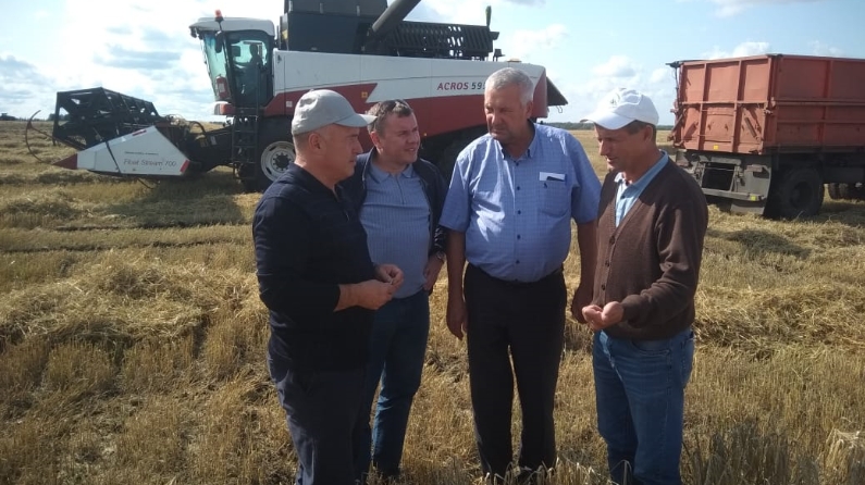 Кадыров фаниль фагимович. Агрофирма авангард буинский. Ткачев кфх бутурлиновка. Ранис камартдинов буинск. Фермер катмыш ильнур.